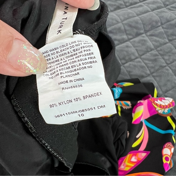 Trina Turk One Piece Swimsuit Womens 10 Ruffled Off The Shoulder Tropical B12 - Picture 8 of 9